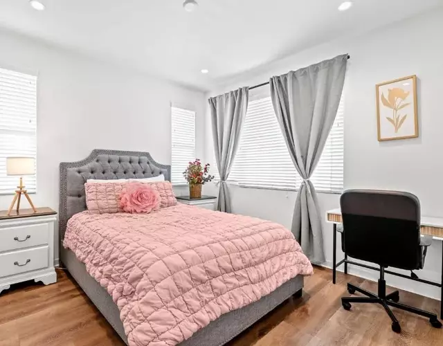 Central Location Cozy Private Bedroom w Bathroom