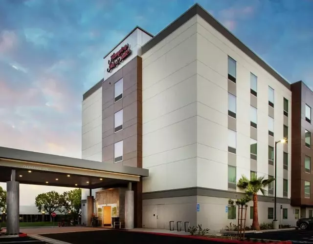 Hampton Inn & Suites Irvine/Orange County Airport