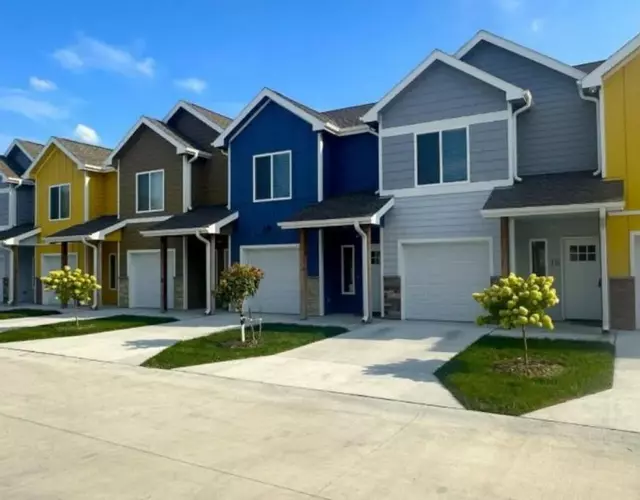 2 Beds, Built-in Office, Gated Entry