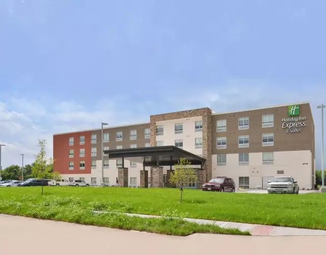 Holiday Inn Express & Suites Omaha Airport by IHG