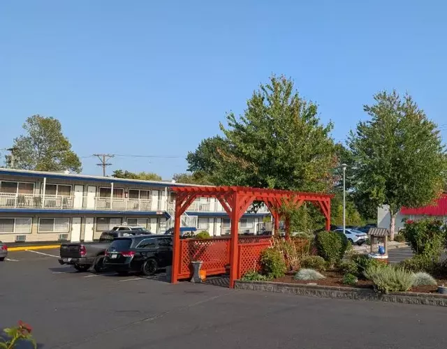 Comox Valley Inn & Suites