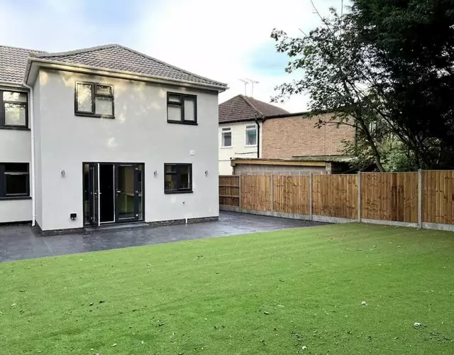 4 Bedroom House Coventry Sleep 7 with 3 Parking Spaces