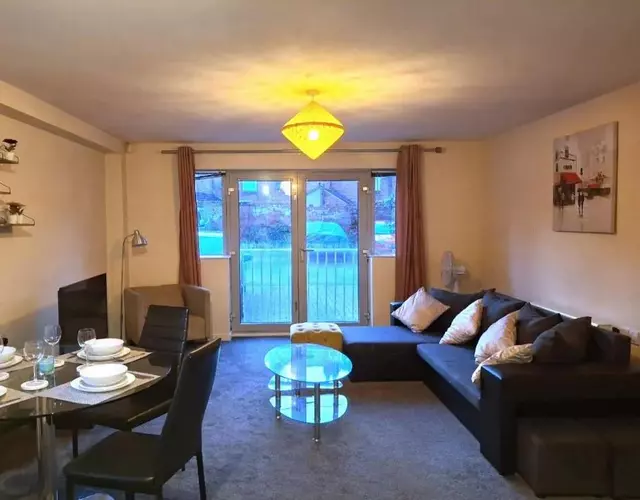 Coventry City 2BR Apartment with Free Parking Perfect for Family n Contractors
