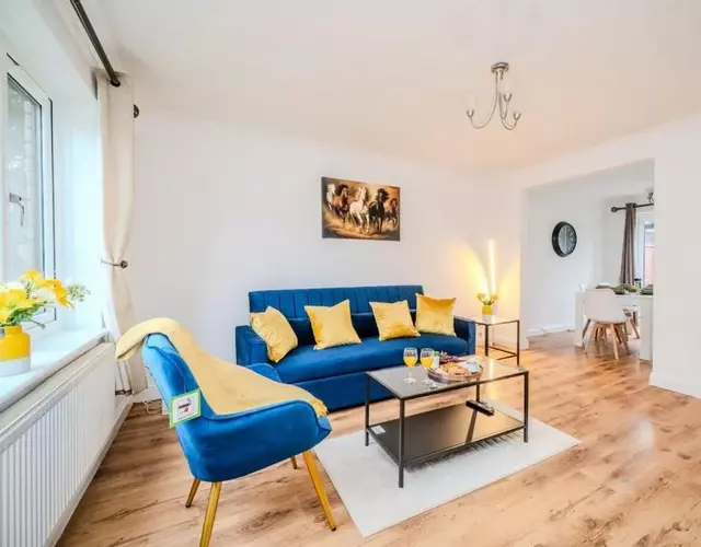 Fowler House 2BR ,Free WIFI, Parking, Maidenbouwer, Close to Gatwick Airport, Contractor friendly, business travellers