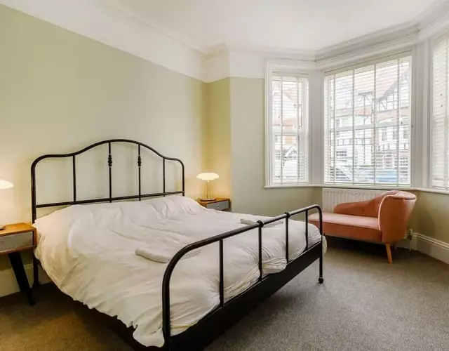 Ground Floor Apartment 2 Minutes from Beach and Town Center