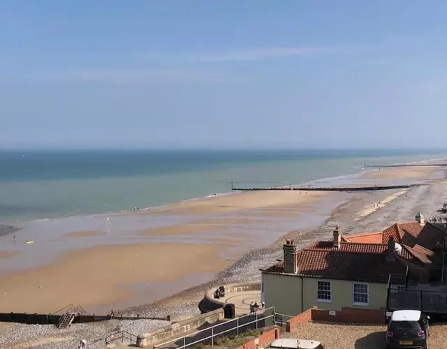 Stunning Cromer beach house with sea views