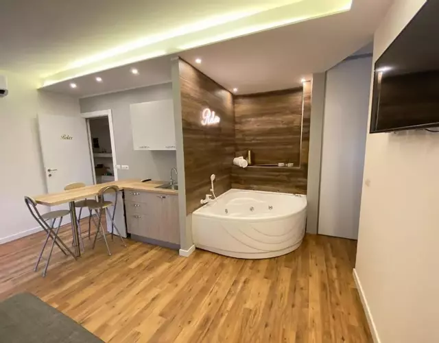 b&b Stadium room & suite