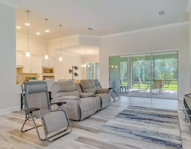 12 Mi to Crystal River! Home with Furnished Lanai