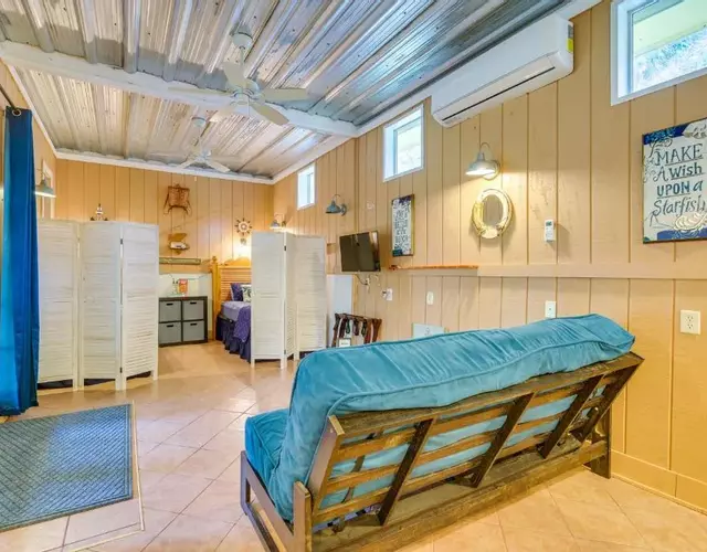 5 Mi to Beach Inglis Studio with Patio and Grill!