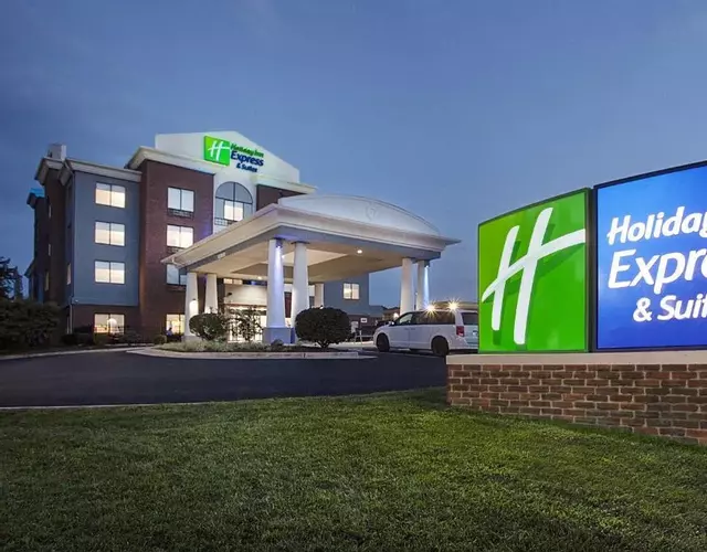 Holiday Inn Express & Suites Culpeper by IHG