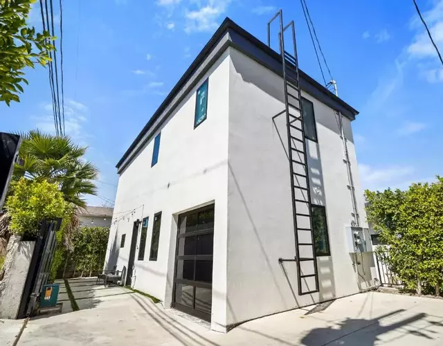 Scandinavian 2BR, 2Bath Townhome, Pet & Kid Friendly, Free Parking, 10min to Venice Beach!