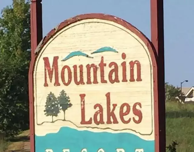 Cozy Cabin Retreat inside of Mountain Lakes Resort