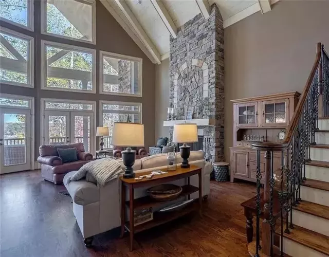 The White Hart House Lake Lanier