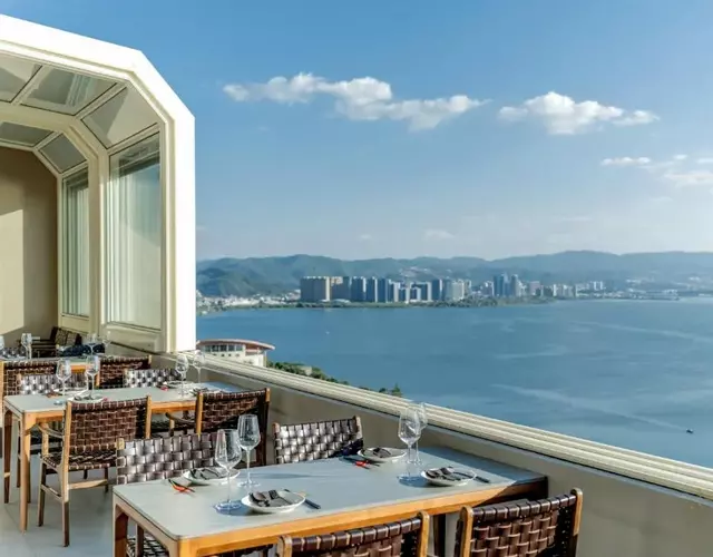 Skyline Cloud Cliff Sea View Hotel