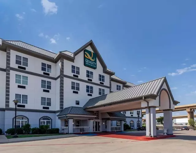 Quality Inn & Suites I-35 E-Walnut Hill