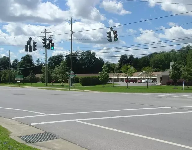 Fels Three Crown Motel