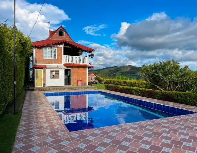 Finca Cabaña con piscina cerca al Lago Calima