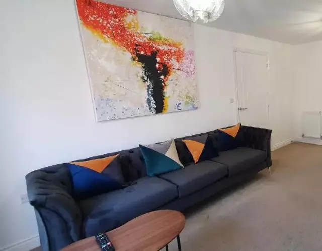 Garland Modern 4 Bedroom House with Garden & Parking