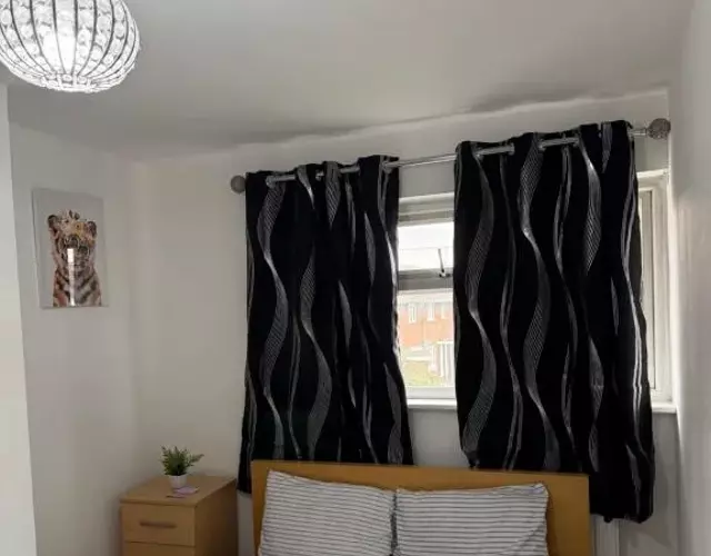 Spacious Double Room - Central Dartford