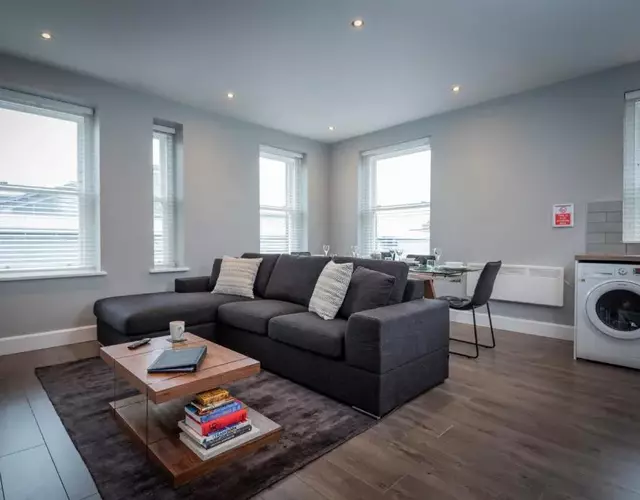 Gordon Moon Suites Bolton Centre Apartments