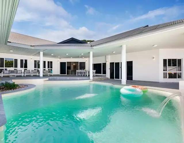 Majestic Manor 5BR Stylish Super Home - Private Pool - BBQ