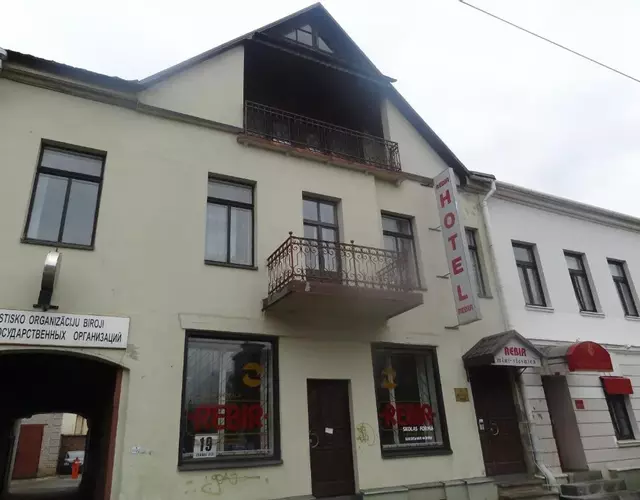 Sia Rebir D, Hotel Rebir