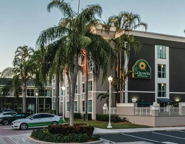 La Quinta by Wyndham Plantation at SW 6th St