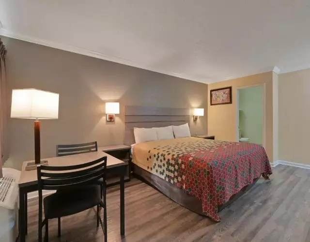 Econo Lodge Woodland near I-5