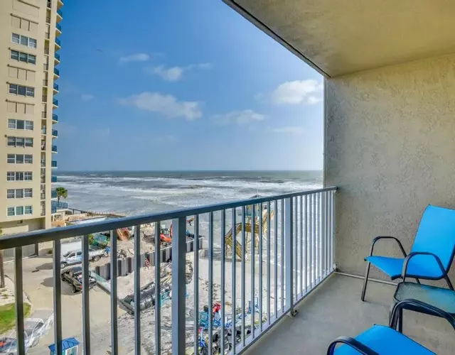 Breezy Daytona Beach Studio with Balcony and Views!
