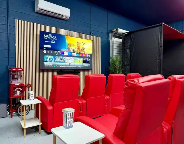 Gameroom! Golf Simulator! Beach! Movie Theater!
