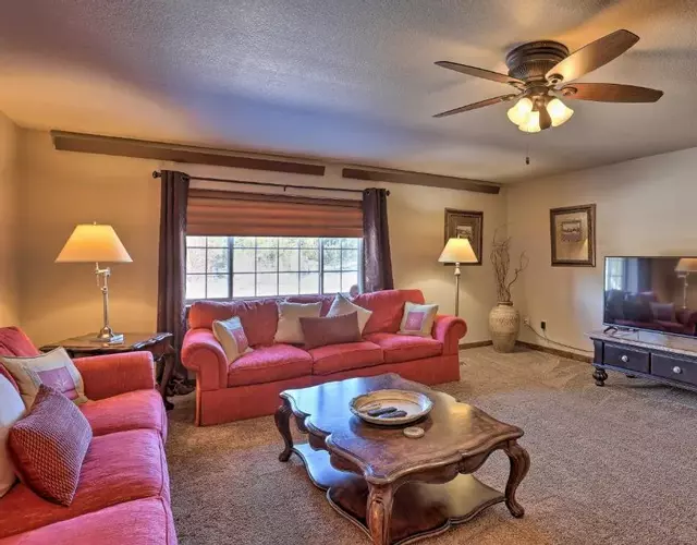 Centrally-Located Deadwood Apt with Mountain Views!