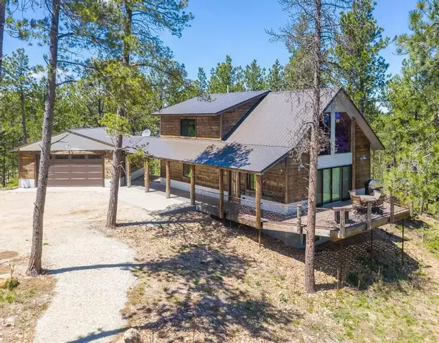 Gold Nugget Lodge Near Deadwood on 5 Wooded Acres!