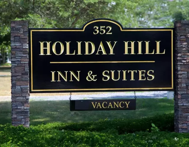 Holiday Hill Inn & Suites