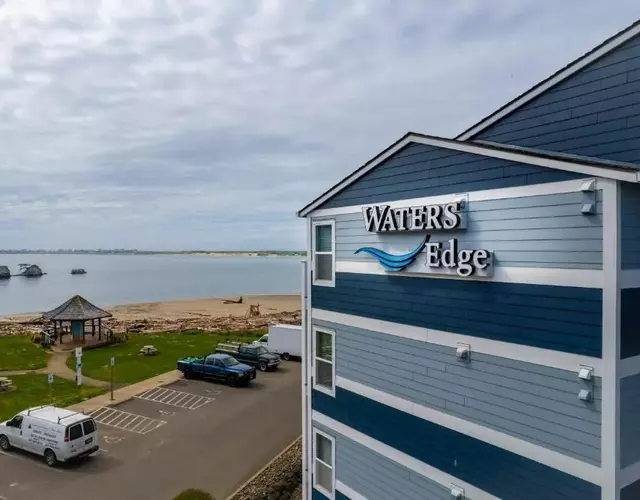Waters Edge 207