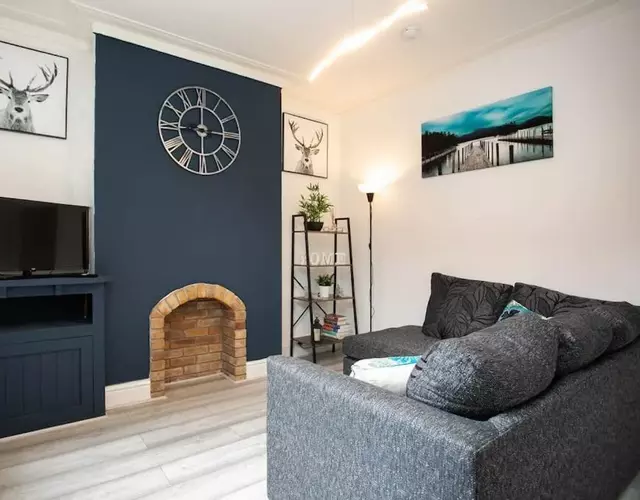 Cosy home with street parking for you