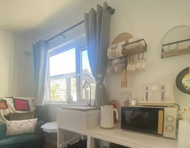 R and B Cosy Cabin