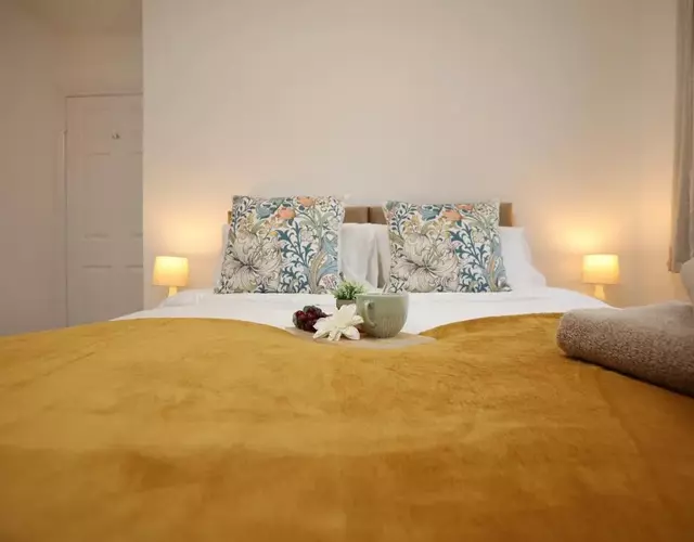 Orchard Place Semington By N And N Stays, 20 Mins From Bath, Perfect for Contractors and Workers, Pvt Parking for 2 vehicles