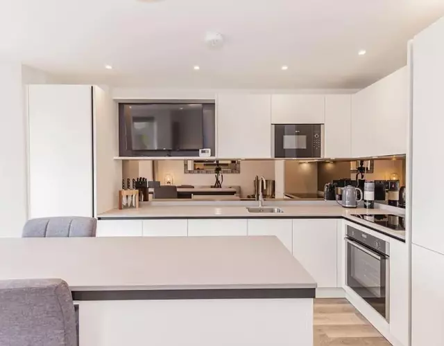 Flat 3, 161 Crescent Road - Luxury Apartment