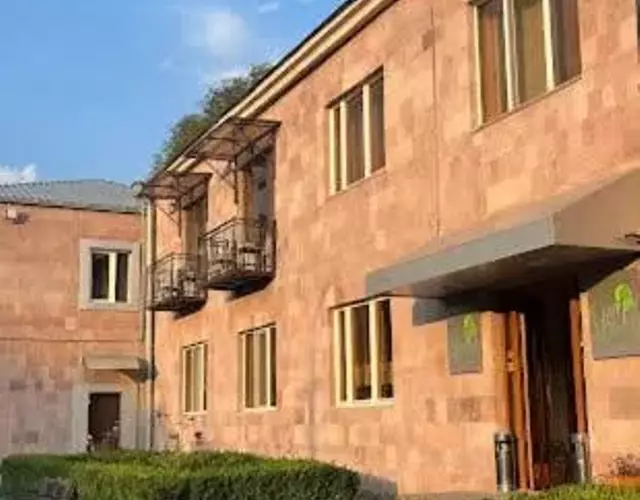 GreenWood Hotel