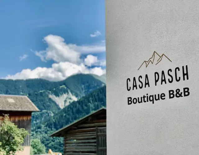 Casa Pasch - Boutique Bed and Breakfast in Cumpadials