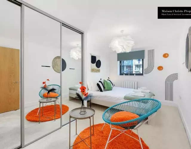 WEEKLY OR MONTHLY STAYS, London, Canary Wharf - Sleeps 6- 2Bedroom, FREE PARKING, Serviced Apartment By Maison Christo Property