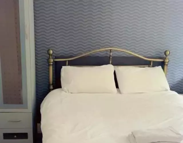 Jacuzzi City Guesthouse, about a 7 min walk to Racecourse and 10 mins to the City