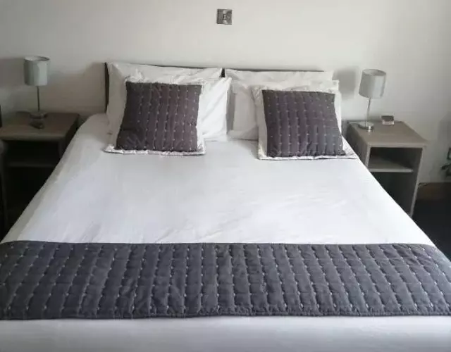 Reveller Bar Lodgings