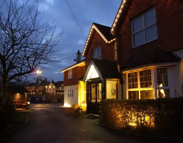 Corner House Hotel Gatwick with bookable Holiday parking