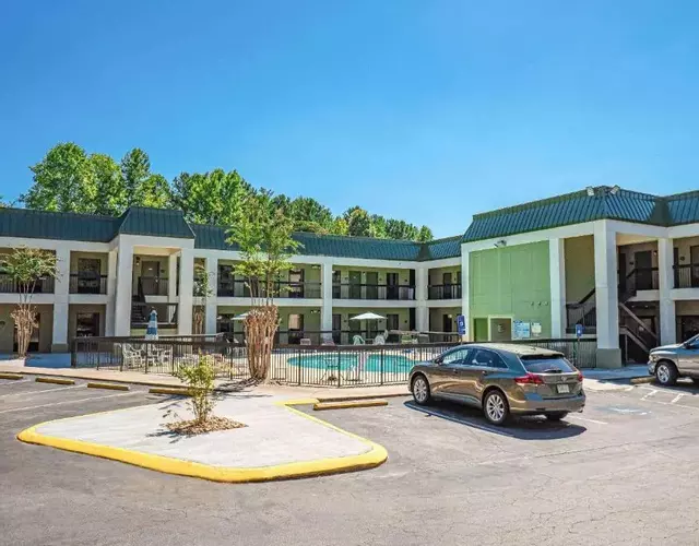 Quality Inn & Suites near Six Flags - Austell