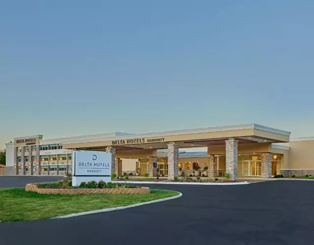 Delta Hotels by Marriott Chicago Willowbrook