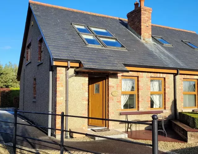 Honeysuckle Cottage - Newcastle, Northern Ireland