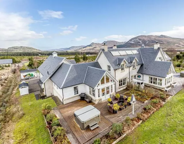 Glenerrick House - Loch Ness country manor - hot tub and sauna
