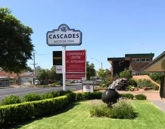 Cascades Motor Inn