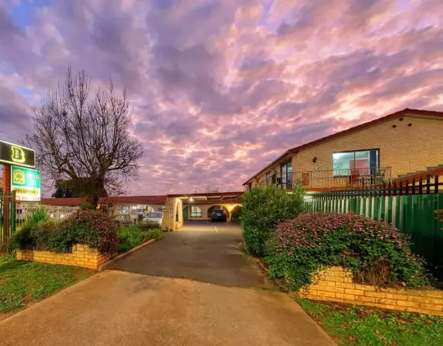Forest Lodge Motor Inn & Restaurant